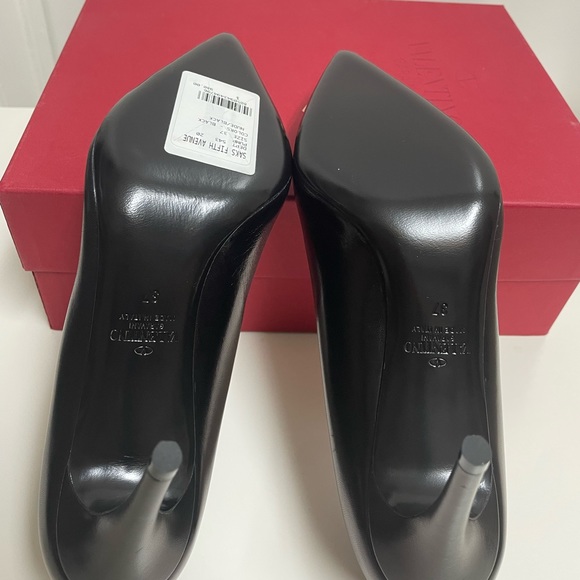 Valentino Garavani
Rockstud Alcove Leather Pumps - Picture 5 of 7